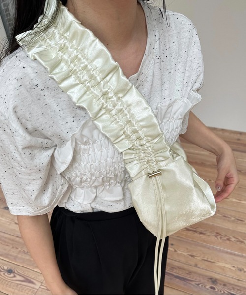 lawgy(ラウジー)の「satin gather design bag / サテンギャザーデザインバッグ(ショルダーバッグ・レディース・ブラック/ホワイト/オレンジ・FREE)」の13枚目の写真