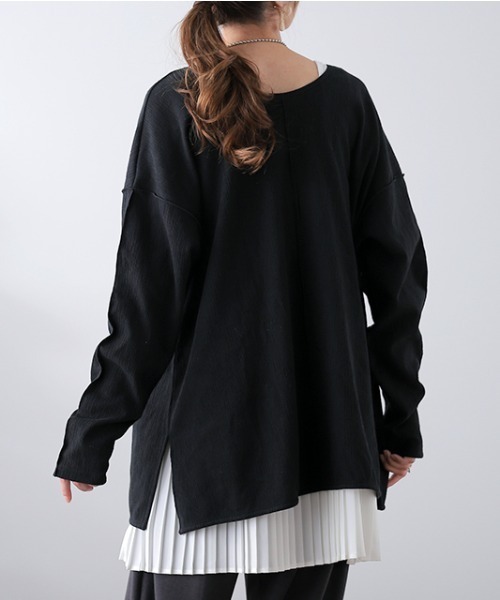 HUG.U(ハグユー)の「2way柔らかカットソー(Tシャツ/カットソー・レディース・チャコールグレー/グレイッシュブルー/ライム/アイボリー/ブラック・FREE)」の2枚目の写真