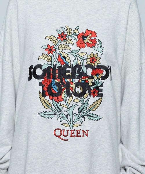 ROSE BUD（ローズバッド）の「QUEENコラボ エンブロイダリービッグスウェット（スウェット・レディース・グレー/ブラック・FREE）」の4枚目の写真