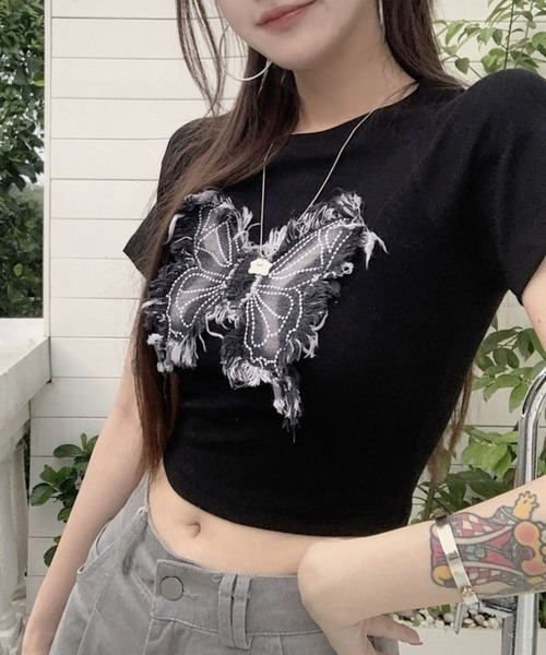 CANVAS+(キャンバスプラス)の「【CANVAS+】クロップド丈バタフライ刺しゅうTシャツ(Tシャツ/カットソー・レディース・カーキ/ホワイト/ブラック・M)」の3枚目の写真