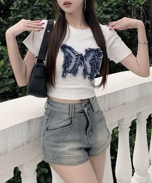 CANVAS+(キャンバスプラス)の「【CANVAS+】クロップド丈バタフライ刺しゅうTシャツ(Tシャツ/カットソー・レディース・カーキ/ホワイト/ブラック・M)」の6枚目の写真