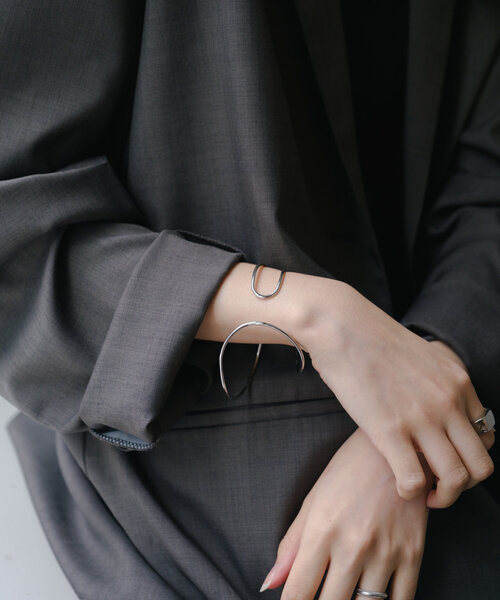 Kastane（カスタネ）の「【fiw.】ダブルバングル（バングル/リストバンド・レディース・シルバー/ゴールド・FREE）」の5枚目の写真