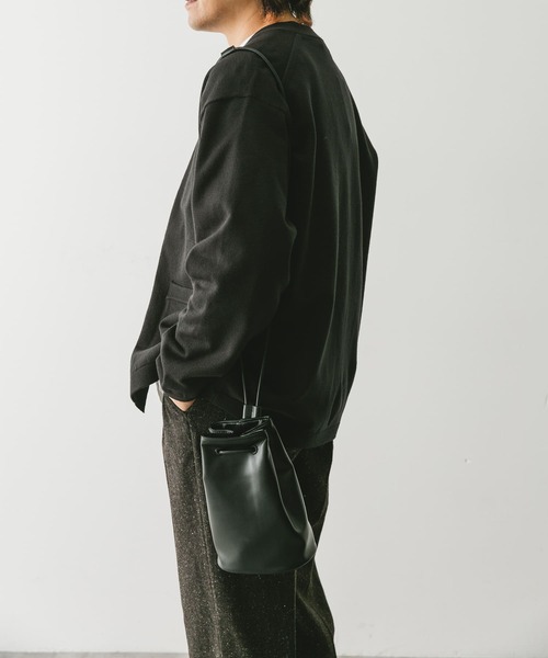 URBAN RESEARCH DOORS(アーバンリサーチドアーズ)の「2WAY巾着バッグ(ショルダーバッグ・メンズ・ブラック/チャコールグレー・-)」の2枚目の写真