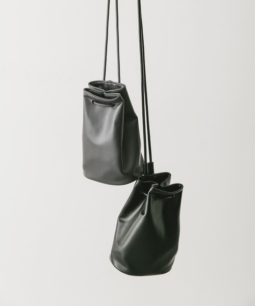 URBAN RESEARCH DOORS(アーバンリサーチドアーズ)の「2WAY巾着バッグ(ショルダーバッグ・メンズ・ブラック/チャコールグレー・-)」の7枚目の写真