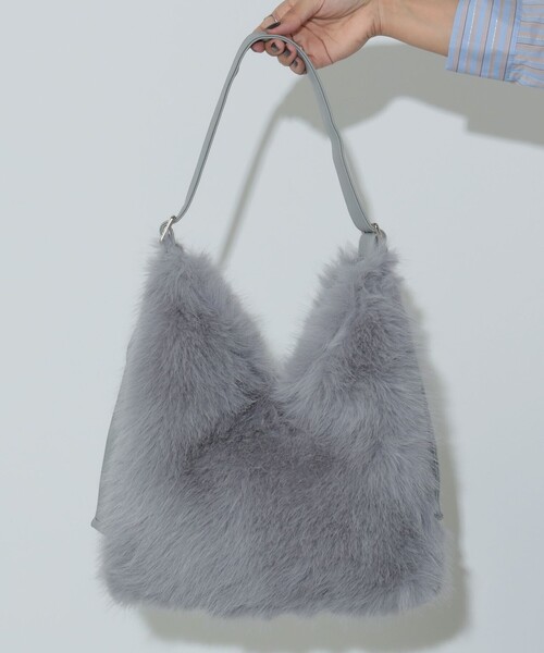 BEAMS HEART（ビームスハート）の「ボリュームファー トートバッグ（トートバッグ・レディース・ブラウン系その他3/ピンク/グレー・ONE SIZE）」の4枚目の写真