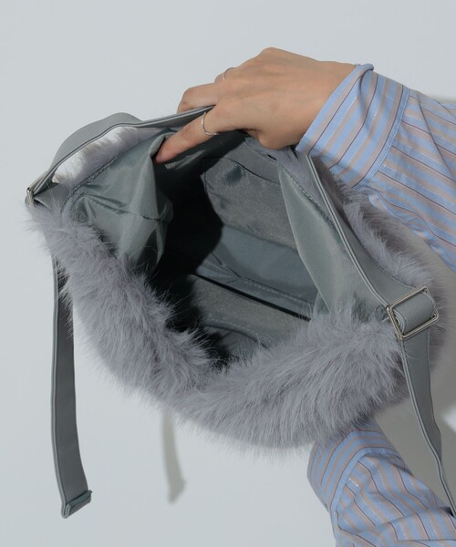 BEAMS HEART（ビームスハート）の「ボリュームファー トートバッグ（トートバッグ・レディース・ブラウン系その他3/ピンク/グレー・ONE SIZE）」の8枚目の写真