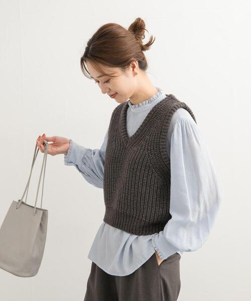 URBAN RESEARCH DOORS（アーバンリサーチドアーズ）の「リリヤーンVネックニットベスト（ベスト・レディース・チャコールグレー/ベージュ・MEDIUM）」の13枚目の写真