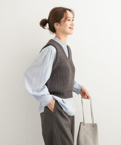 URBAN RESEARCH DOORS（アーバンリサーチドアーズ）の「リリヤーンVネックニットベスト（ベスト・レディース・チャコールグレー/ベージュ・MEDIUM）」の10枚目の写真