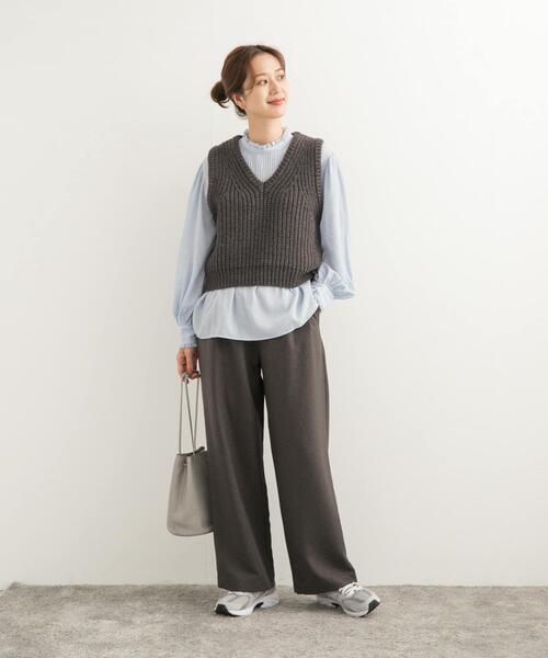 URBAN RESEARCH DOORS（アーバンリサーチドアーズ）の「リリヤーンVネックニットベスト（ベスト・レディース・チャコールグレー/ベージュ・MEDIUM）」の5枚目の写真