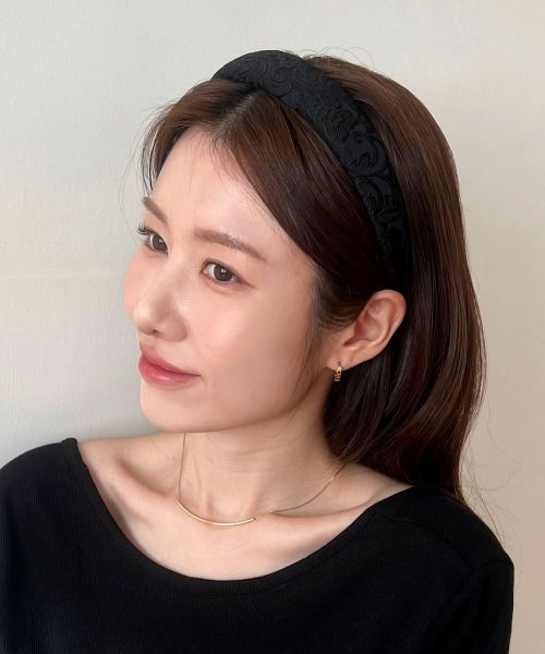 CEMONEMO（セモネモ）の「ジャガード ヘアカチューシャ（カチューシャ・レディース・ブラック・FREE）」の2枚目の写真