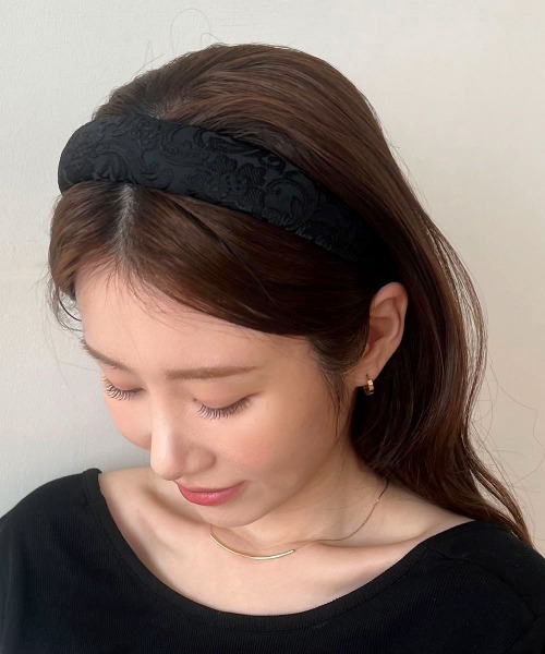 CEMONEMO（セモネモ）の「ジャガード ヘアカチューシャ（カチューシャ・レディース・ブラック・FREE）」の5枚目の写真