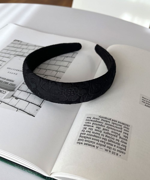 CEMONEMO（セモネモ）の「ジャガード ヘアカチューシャ（カチューシャ・レディース・ブラック・FREE）」の6枚目の写真