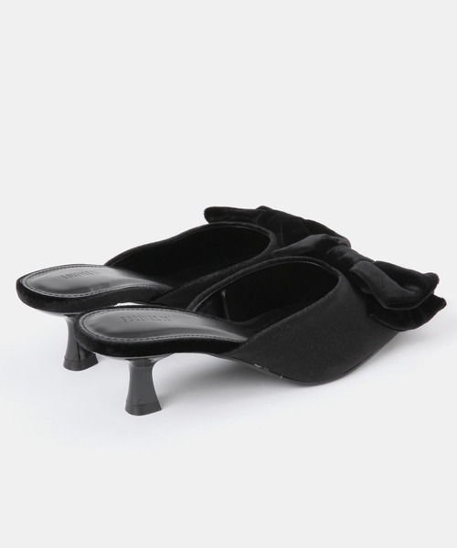 FOREVER 21（フォーエバー トゥエンティーワン）の「ベロアリボンサンダル（サンダル・レディース・バーガンディー/ブラック・23cm/24cm/25cm）」の5枚目の写真