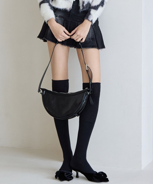 FOREVER 21（フォーエバー トゥエンティーワン）の「ベロアリボンサンダル（サンダル・レディース・バーガンディー/ブラック・23cm/24cm/25cm）」の16枚目の写真