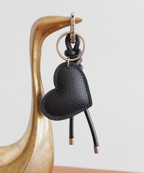 mysty woman(ミスティウーマン)の「ハートモチーフチャーム 286628(チャーム・レディース・ブラック/レッド・FREE)」の2枚目の写真