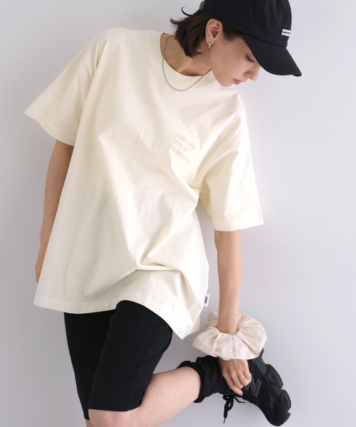 ANME（アンメ）の「【新色・新サイズ追加】ANMEエンブロイダリーロゴ半袖Tシャツ（Tシャツ/カットソー・レディース・ホワイト×ブラック/グレー系その他/ホワイト×レッド/ホワイト×ブルー/ブラック×ホワイト/ベージュ系その他/ライトグレー系/ホワイト×グレー・M/L/XL/XXL/S）」の8枚目の写真