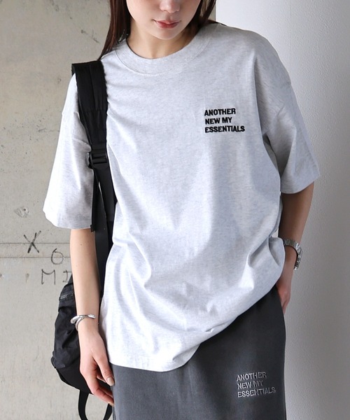 ANME（アンメ）の「【新色・新サイズ追加】ANMEエンブロイダリーロゴ半袖Tシャツ（Tシャツ/カットソー・レディース・ホワイト×ブラック/グレー系その他/ホワイト×レッド/ホワイト×ブルー/ブラック×ホワイト/ベージュ系その他/ライトグレー系/ホワイト×グレー・M/L/XL/XXL/S）」の14枚目の写真