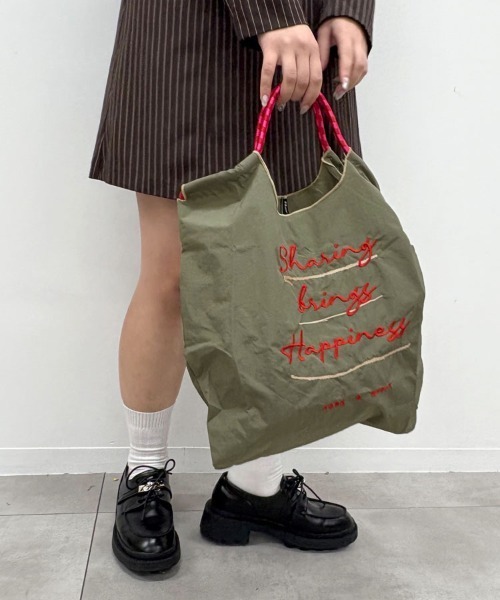 DONOBAN（ドノバン）の「マルシェバッグ（ハンドバッグ・レディース・カーキ/ブラック/チャコール/ブラック系その他/シルバー/グレー/キャメル/ホワイト/ベージュ/ゴールド/ホワイト系その他2/ブラック系その他3/カーキ系2/ブラック系その他2/アイボリー/ホワイト系その他/ピンク/カーキ系1・M）」の13枚目の写真