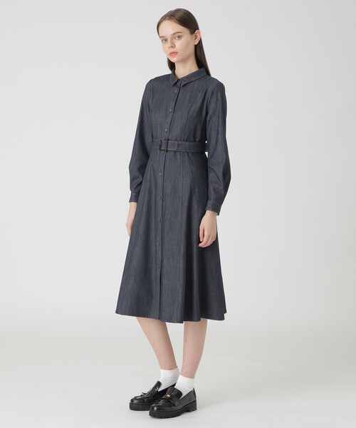 BLUE LABEL CRESTBRIDGE（ブルーレーベルクレストブリッジ）の「スラブシャンブレーデニムドレス（ワンピース・レディース・ダークネイビー/ベージュ/ブルー系その他4・38/36）」の2枚目の写真