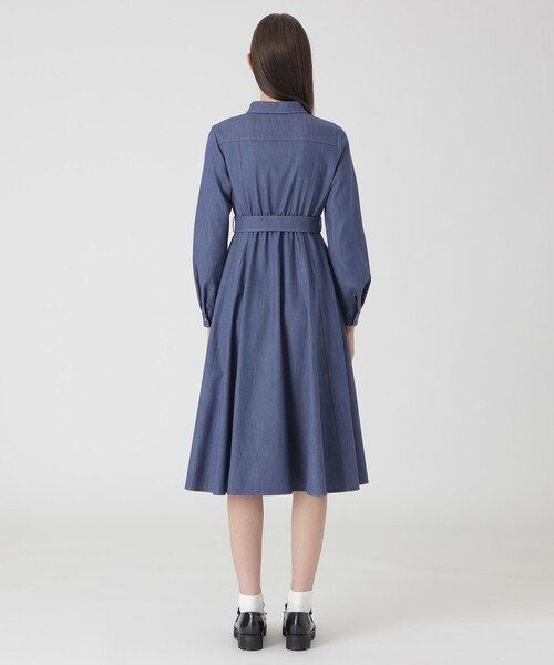 BLUE LABEL CRESTBRIDGE（ブルーレーベルクレストブリッジ）の「スラブシャンブレーデニムドレス（ワンピース・レディース・ダークネイビー/ベージュ/ブルー系その他4・38/36）」の14枚目の写真