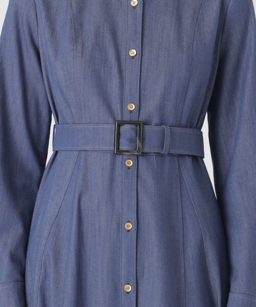 BLUE LABEL CRESTBRIDGE（ブルーレーベルクレストブリッジ）の「スラブシャンブレーデニムドレス（ワンピース・レディース・ダークネイビー/ベージュ/ブルー系その他4・38/36）」の15枚目の写真
