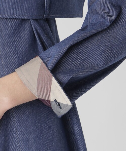 BLUE LABEL CRESTBRIDGE（ブルーレーベルクレストブリッジ）の「スラブシャンブレーデニムドレス（ワンピース・レディース・ダークネイビー/ベージュ/ブルー系その他4・38/36）」の17枚目の写真