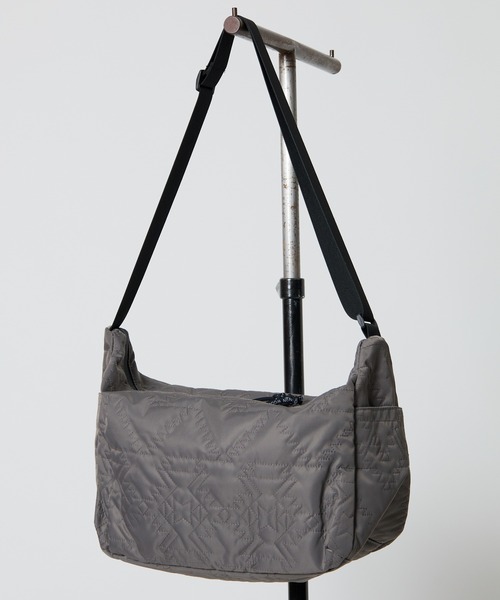 PENDLETON（ペンドルトン）の「PENDLETON/ペンドルトン 別注インディアンステッチショルダーバッグ(限定展開) (UNISEX)（ショルダーバッグ・メンズ・グレー/ブラック・FREE）」の4枚目の写真