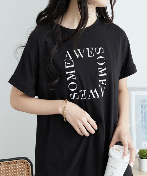 Viola e Viola(ヴィオラエヴィオラ)の「大人の華やかプリントチュニックTシャツ(チュニック・レディース・ブラック/チャコール/ホワイト・3L/LL/L/M)」の1枚目の写真