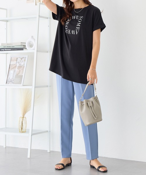 Viola e Viola(ヴィオラエヴィオラ)の「大人の華やかプリントチュニックTシャツ(チュニック・レディース・ブラック/チャコール/ホワイト・3L/LL/L/M)」の21枚目の写真