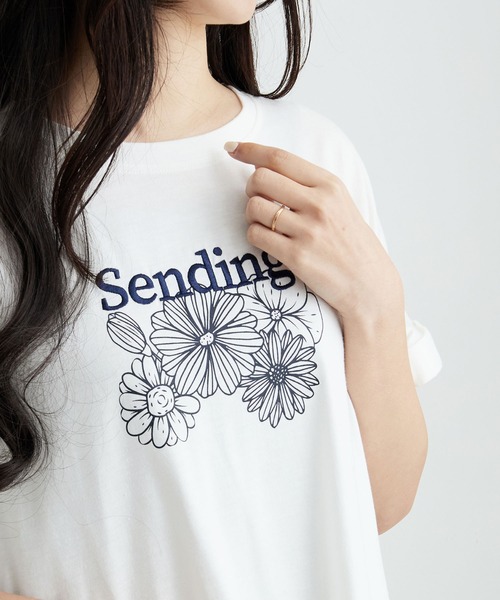 Viola e Viola(ヴィオラエヴィオラ)の「大人の華やかプリントチュニックTシャツ(チュニック・レディース・ブラック/チャコール/ホワイト・3L/LL/L/M)」の7枚目の写真