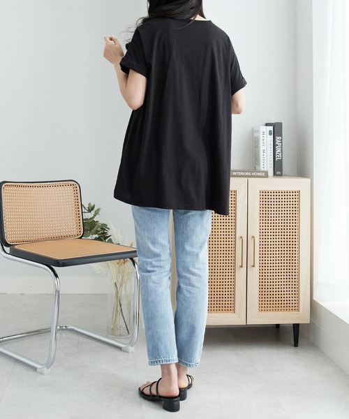 Viola e Viola(ヴィオラエヴィオラ)の「大人の華やかプリントチュニックTシャツ(チュニック・レディース・ブラック/チャコール/ホワイト・3L/LL/L/M)」の17枚目の写真