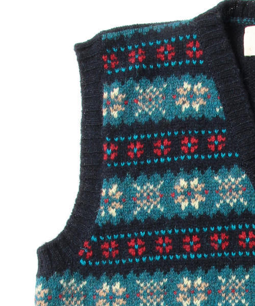 Jamieson's of Shetland(ジャミーソンズオブシェトランド)の「Jamieson's Knitwear × fennica / <Men's>Fair isle long rib V-vest 2015AW(ベスト・メンズ・イエロー系その他/ネイビー・40/38)」の14枚目の写真