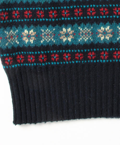 Jamieson's of Shetland(ジャミーソンズオブシェトランド)の「Jamieson's Knitwear × fennica / <Men's>Fair isle long rib V-vest 2015AW(ベスト・メンズ・イエロー系その他/ネイビー・40/38)」の15枚目の写真