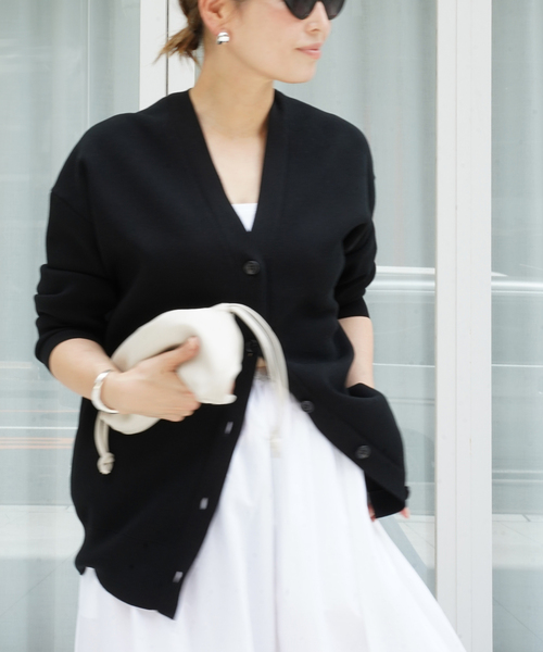 Deuxieme Classe(ドゥーズィエムクラス)の「*Sofia Vネック カーディガン(ニット/セーター・レディース・ブラック/ホワイト・FREE)」の8枚目の写真