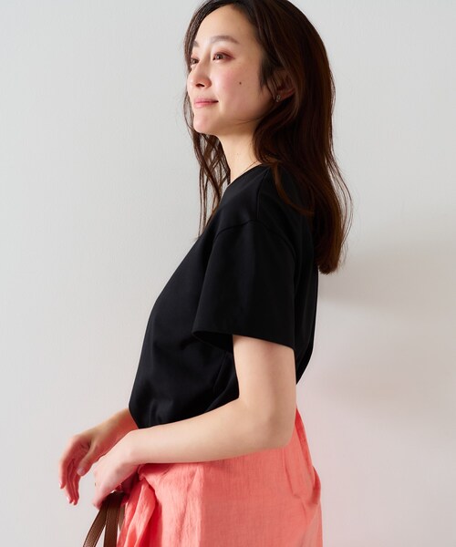 UNTITLED（アンタイトル）の「【ベーシック/インナーにも/手洗い可】クルーネックプルオーバー（Tシャツ/カットソー・レディース・ホワイト/ブラック/ブラウン系その他・00/02/04/44/48）」の15枚目の写真