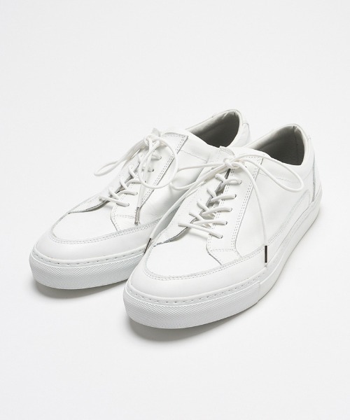 wjk(ダヴルジェイケイ)の「mko12781-low cut leather sneaker レザースニーカー(スニーカー・メンズ・ホワイト/ブラック×ホワイト/ブラック・43/42/41)」の1枚目の写真