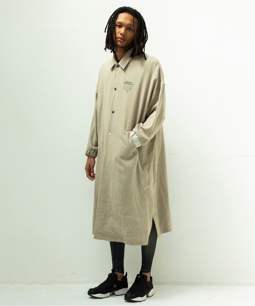 STOF（ストフ）の「COLOR MIX LINEN WOOL COAT（ステンカラーコート・メンズ・ブラック/グレイッシュベージュ・S/M）」の2枚目の写真