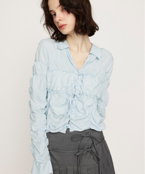 SLY（スライ）の「SHIRRING SKIPPER RIBBON SH シャーリング スキッパー リボン シャツ 春服（シャツ/ブラウス・レディース・マルチ/オフホワイト/ライトブルー/ブラック・FREE）」の3枚目の写真