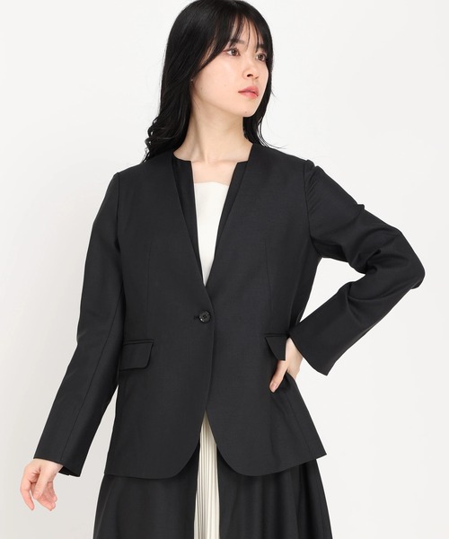 STRAWBERRY-FIELDS（ストロベリーフィールズ）の「ジュエルストレッチ　ノーカラージャケット（ノーカラージャケット・レディース・ブラック/ライトベージュ/ネイビー/グレー・2）」の3枚目の写真