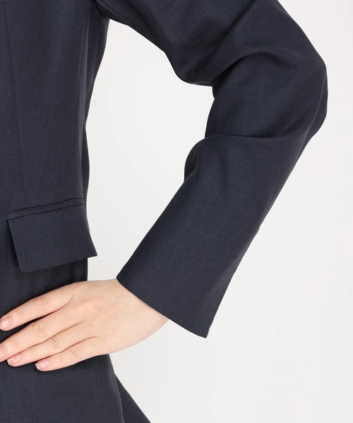 STRAWBERRY-FIELDS（ストロベリーフィールズ）の「ジュエルストレッチ　ノーカラージャケット（ノーカラージャケット・レディース・ブラック/ライトベージュ/ネイビー/グレー・2）」の12枚目の写真