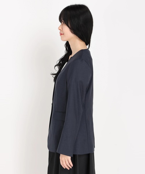 STRAWBERRY-FIELDS（ストロベリーフィールズ）の「ジュエルストレッチ　ノーカラージャケット（ノーカラージャケット・レディース・ブラック/ライトベージュ/ネイビー/グレー・2）」の8枚目の写真