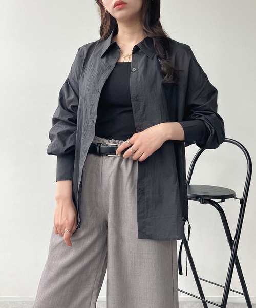 AS KNOW AS plus（アズノゥアズプラス）の「●サイドシャーリングリボン結び ビッグサイズシアーシャツ（シャツ/ブラウス・レディース・オフホワイト/ライトグリーン/スミクロ・FREE）」の3枚目の写真