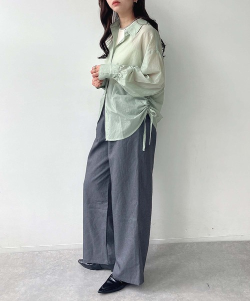 AS KNOW AS plus（アズノゥアズプラス）の「●サイドシャーリングリボン結び ビッグサイズシアーシャツ（シャツ/ブラウス・レディース・オフホワイト/ライトグリーン/スミクロ・FREE）」の22枚目の写真