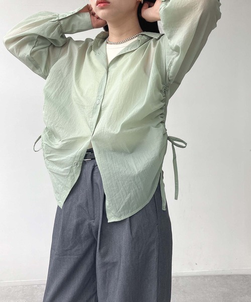 AS KNOW AS plus（アズノゥアズプラス）の「●サイドシャーリングリボン結び ビッグサイズシアーシャツ（シャツ/ブラウス・レディース・オフホワイト/ライトグリーン/スミクロ・FREE）」の17枚目の写真