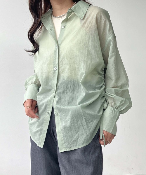 AS KNOW AS plus（アズノゥアズプラス）の「●サイドシャーリングリボン結び ビッグサイズシアーシャツ（シャツ/ブラウス・レディース・オフホワイト/ライトグリーン/スミクロ・FREE）」の15枚目の写真