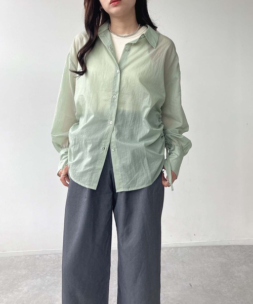 AS KNOW AS plus（アズノゥアズプラス）の「●サイドシャーリングリボン結び ビッグサイズシアーシャツ（シャツ/ブラウス・レディース・オフホワイト/ライトグリーン/スミクロ・FREE）」の18枚目の写真