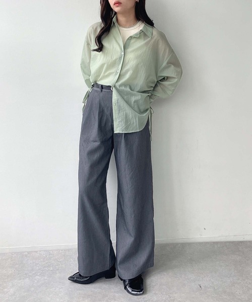 AS KNOW AS plus（アズノゥアズプラス）の「●サイドシャーリングリボン結び ビッグサイズシアーシャツ（シャツ/ブラウス・レディース・オフホワイト/ライトグリーン/スミクロ・FREE）」の21枚目の写真