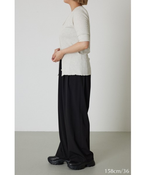 RIM.ARK(リムアーク)の「W tuck wide slacks ダブルタックワイドスラックス(スラックス・レディース・ブラック/ライトベージュ/チャコールグレー/スモークピンク・36/38)」の7枚目の写真
