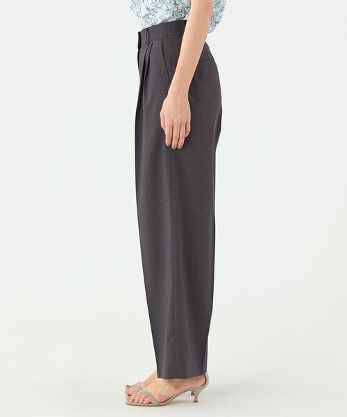TOMORROWLAND collection(トゥモローランドコレクション)の「エクストラファインポリエステルトロピカル タックワイドパンツ(その他パンツ・レディース・チャコールグレー/ブラウン・32/34/36)」の5枚目の写真