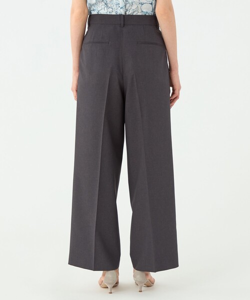 TOMORROWLAND collection(トゥモローランドコレクション)の「エクストラファインポリエステルトロピカル タックワイドパンツ(その他パンツ・レディース・チャコールグレー/ブラウン・32/34/36)」の6枚目の写真